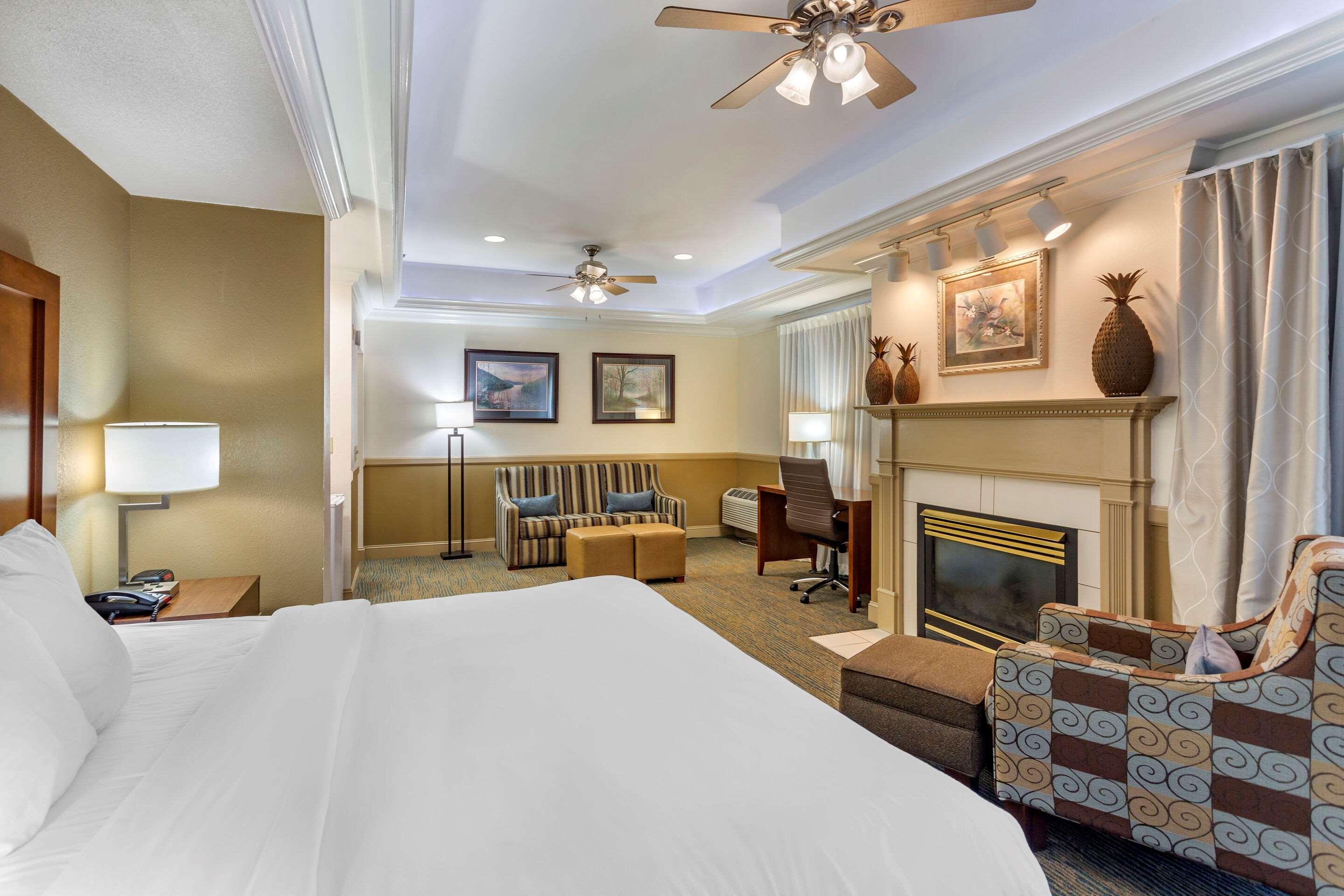 The At Apple Valley, Ascend Collection