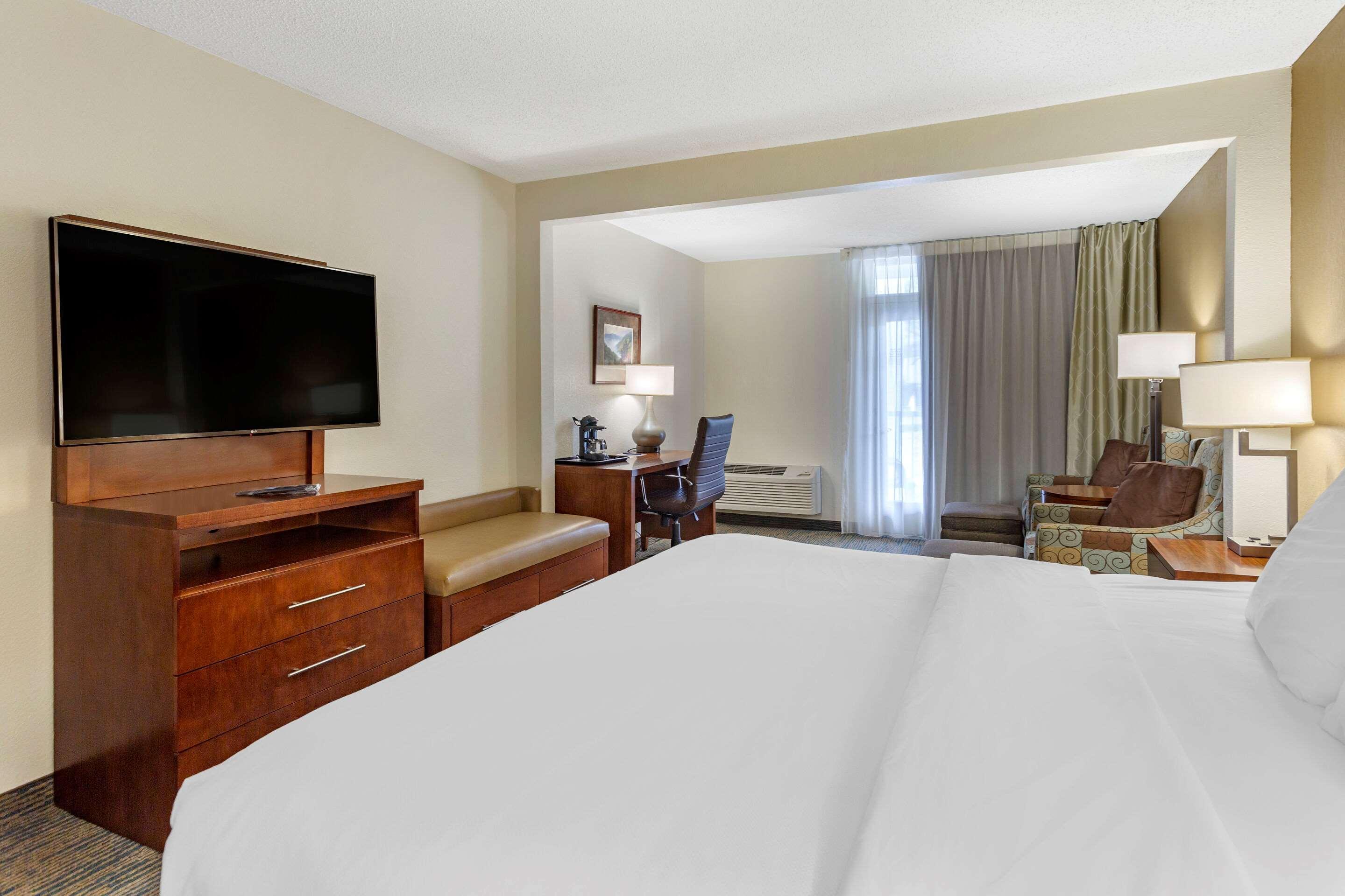The At Apple Valley, Ascend Collection Hotel