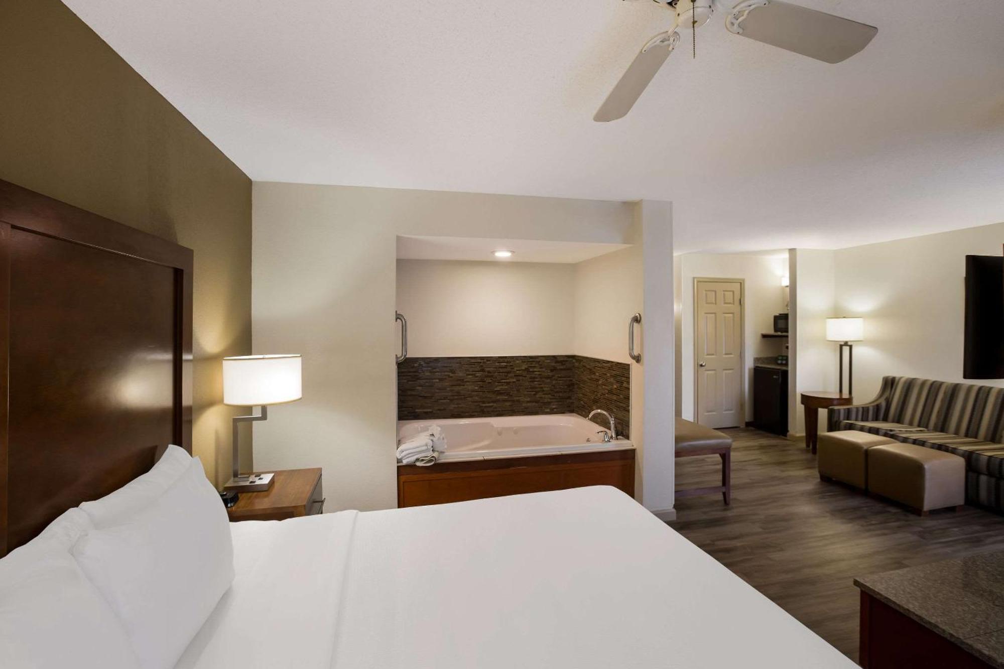 The At Apple Valley, Ascend Collection Hotel